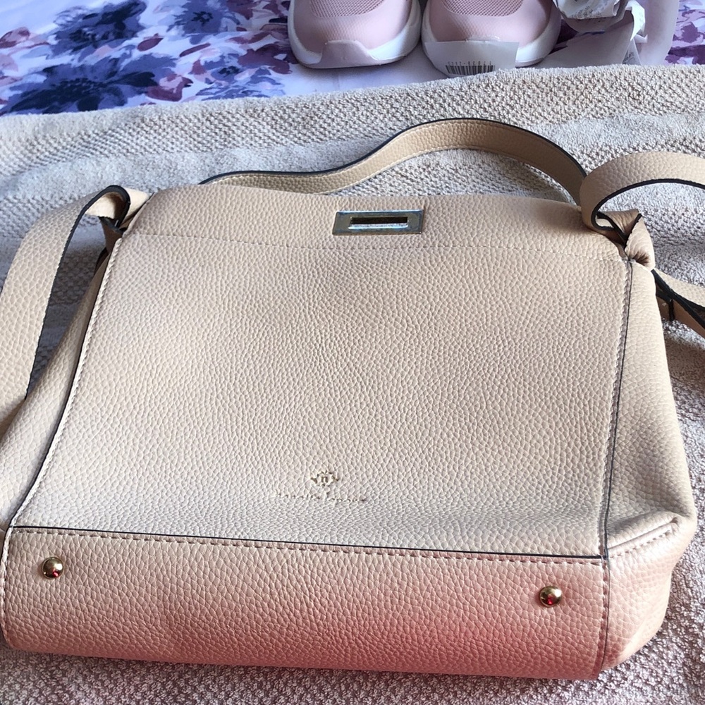 Chic Tan Leather Shoulder Bag